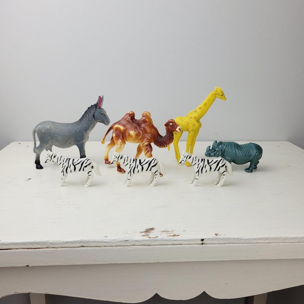 Vintage Zoo Animals Play Set Zebra Giraffe Camel Rhino Donkey made in  Hong Kong